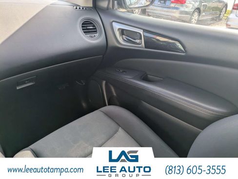Used 2019 Nissan Pathfinder S AWD/4WD image 15