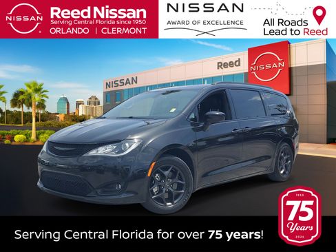 Used 2019 Chrysler Pacifica Touring-L w/ Premium Audio Group FWD image 1