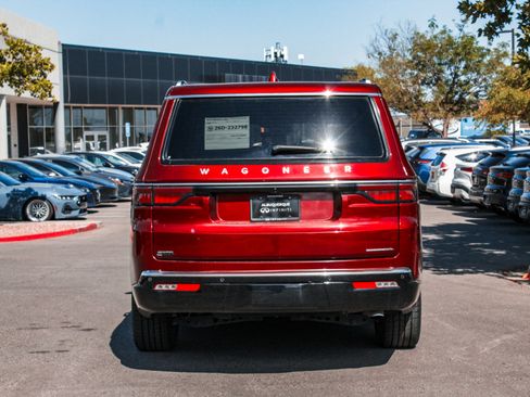 Used 2023 Jeep Wagoneer L Series II RWD image 6