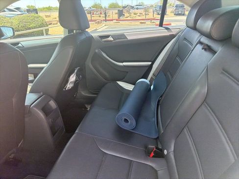 Used 2017 Volkswagen Jetta SE image 8