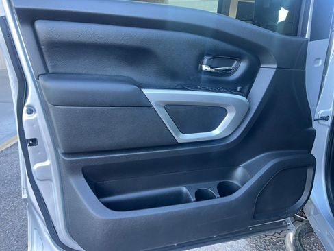 Used 2017 Nissan Titan SV image 13