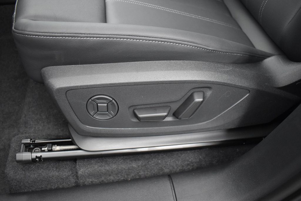 New 2027 Audi Q6 e-tron Premium AWD/4WD image 7