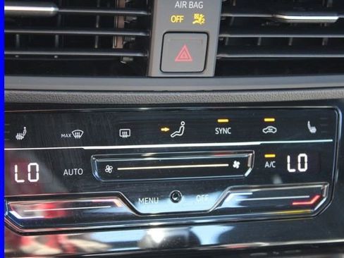 Used 2025 Volkswagen Jetta Sport FWD image 33