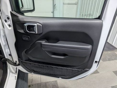 Used 2022 Jeep Wrangler Unlimited Sport image 24