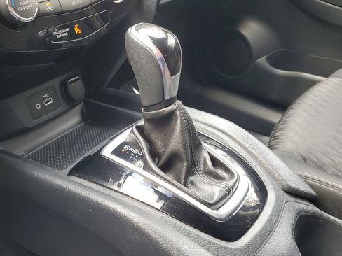 Used 2019 Nissan Rogue SV image 29