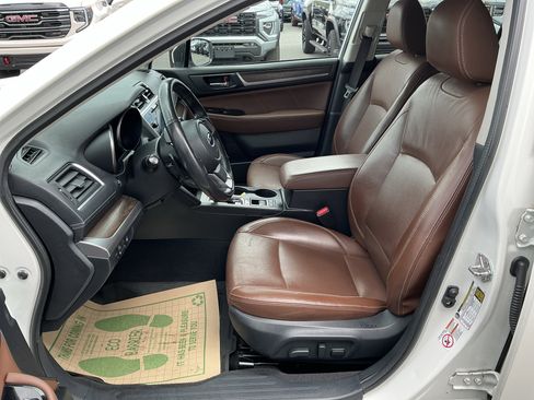 Used 2019 Subaru Outback 2.5i Touring w/ Popular Package #3A AWD/4WD image 15
