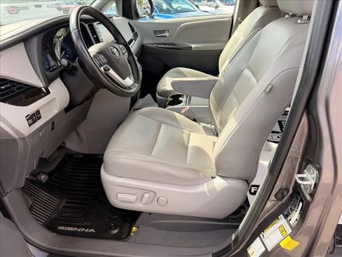 Used 2020 Toyota Sienna XLE w/ XLE Navigation Package AWD/4WD image 8