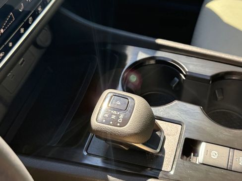 Used 2023 Nissan Rogue SV w/ SV Premium B Package image 31