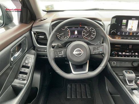 Used 2023 Nissan Rogue SL w/ SL Premium Package image 11