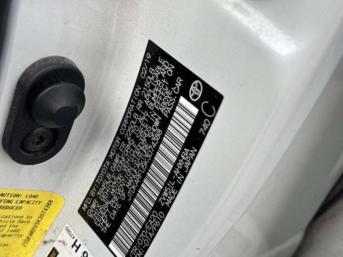 Used 2019 Toyota Prius XLE image 17