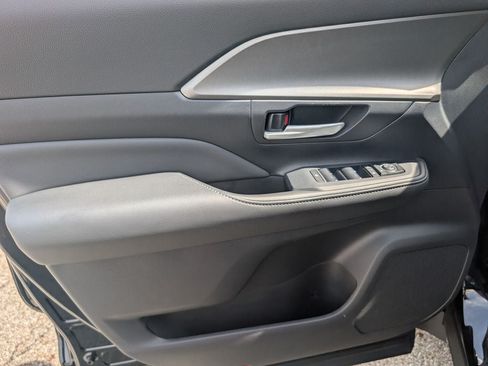 Certified 2026 Toyota Grand Highlander AWD Hybrid image 9