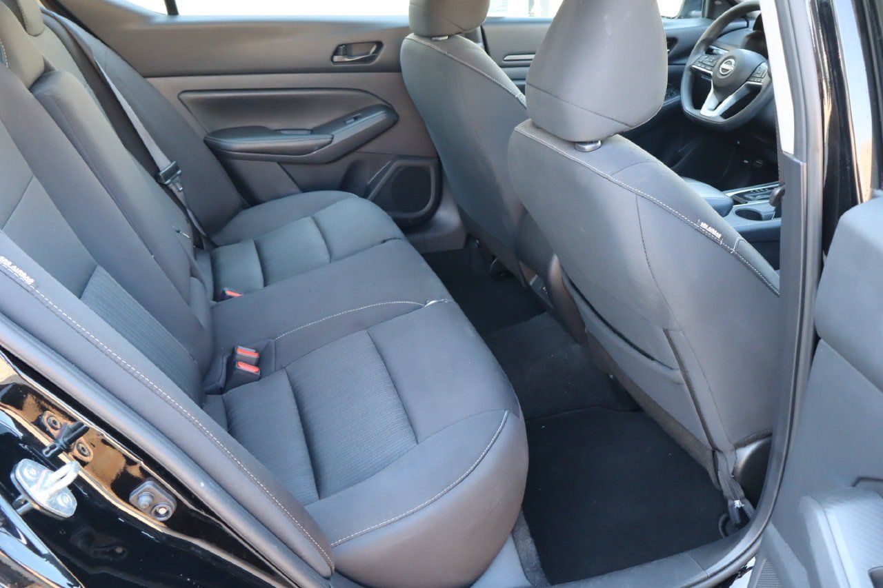 Used 2025 Nissan Altima 2.5 SV FWD image 17