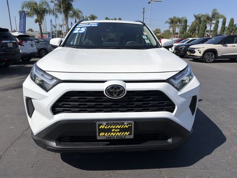 Used 2025 Toyota RAV4 XLE FWD image 41