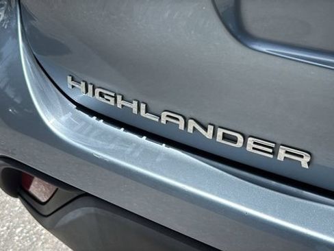 Used 2022 Toyota Highlander XLE FWD image 7