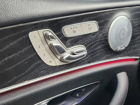 Used 2019 Mercedes-Benz E 300 4MATIC image 12