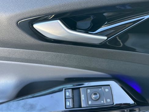 Used 2021 Volkswagen ID.4 Pro S w/ Gradient Package image 11