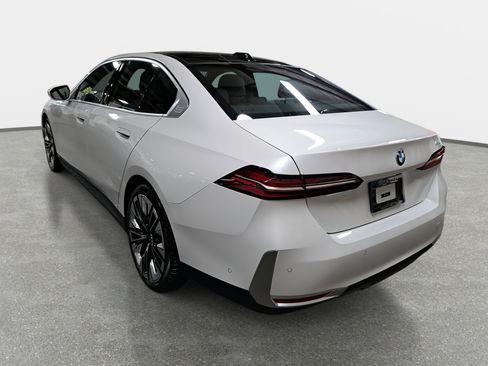 New 2026 BMW 530i w/ Premium Package image 6