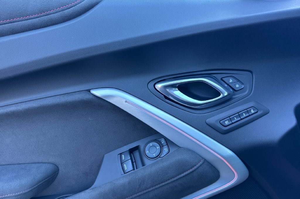 Used 2018 Chevrolet Camaro ZL1 RWD image 11