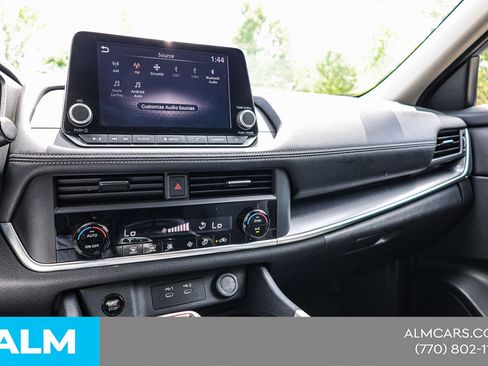 Used 2025 Nissan Rogue SV image 31