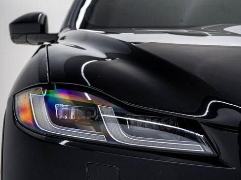 Used 2021 Jaguar F-PACE SVR image 7