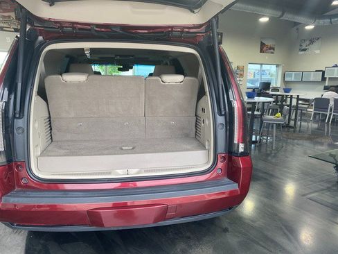 Used 2019 Cadillac Escalade Premium Luxury AWD/4WD image 15