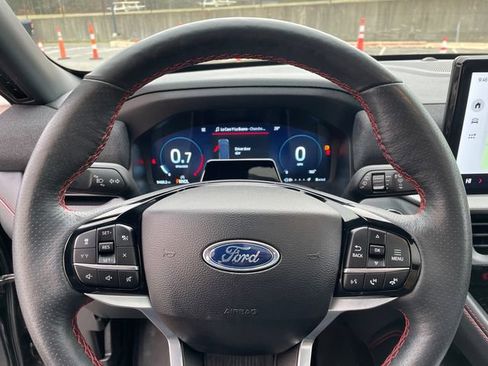 Used 2025 Ford Explorer ST-Line w/ ST-Line Street Pack image 31