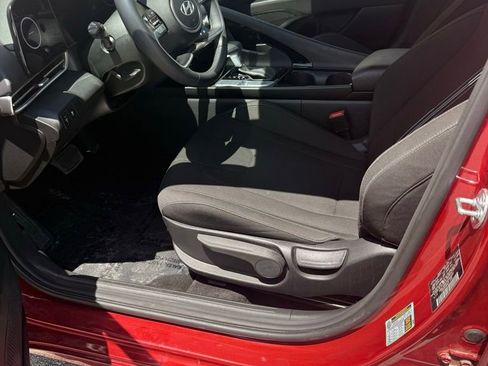 Used 2025 Hyundai Elantra SEL FWD image 6