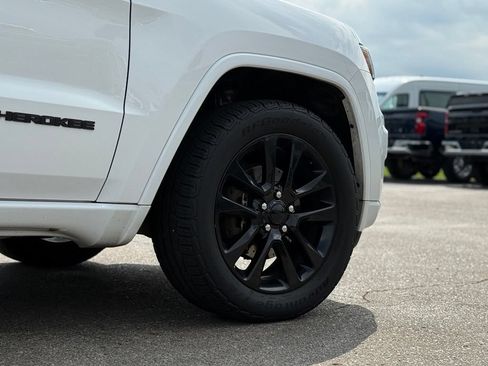 Used 2018 Jeep Grand Cherokee Altitude AWD/4WD image 42