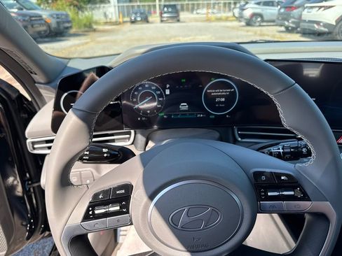 New 2025 Hyundai Elantra SEL image 16