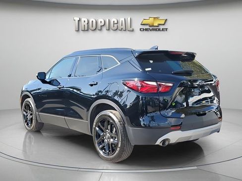 Used 2022 Chevrolet Blazer LT FWD image 2