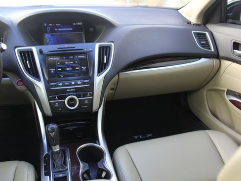 Used 2015 Acura TLX image 10