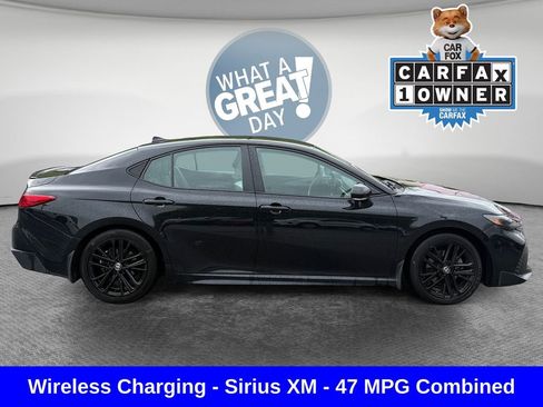 Used 2025 Toyota Camry SE FWD image 2