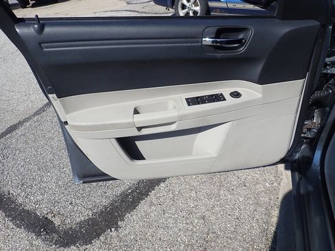 Used 2007 Chrysler 300 image 9