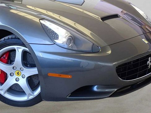 Used 2011 Ferrari California image 12