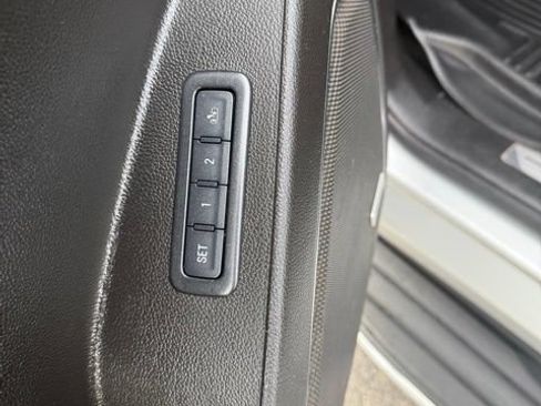 Used 2017 GMC Yukon XL SLT AWD/4WD image 16