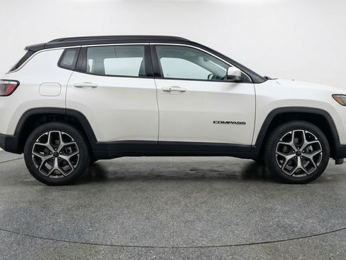 Used 2025 Jeep Compass Limited image 11
