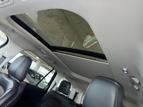 Used 2025 Lincoln Aviator 2WD image 34