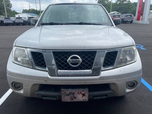 Used 2014 Nissan Frontier SV w/ SV Value Truck Package RWD image 2
