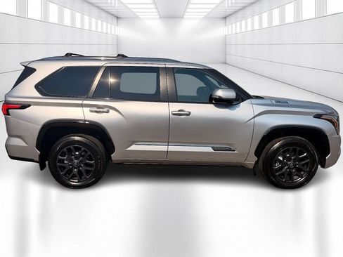 Used 2025 Toyota Sequoia Platinum AWD/4WD image 4