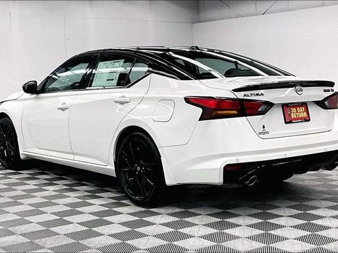 New 2026 Nissan Altima 2.5 SR w/ SR Midnight Edition Package FWD image 4