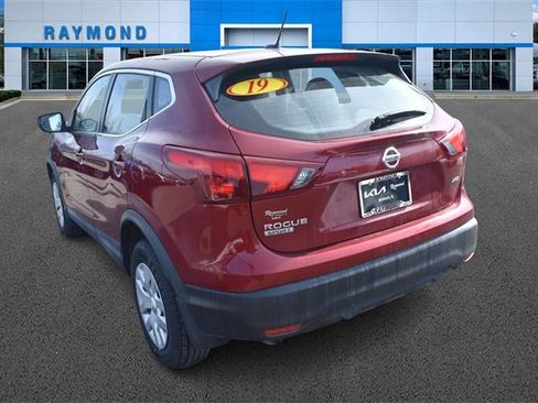 Used 2019 Nissan Rogue Sport S image 5