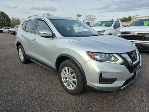 Used 2018 Nissan Rogue SV image 2