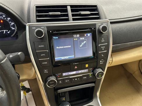 Used 2017 Toyota Camry XLE image 27