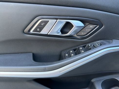 Used 2019 BMW 330i Sedan w/ Convenience Package RWD image 12