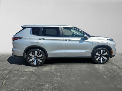 Used 2025 Mitsubishi Outlander SE AWD/4WD image 2