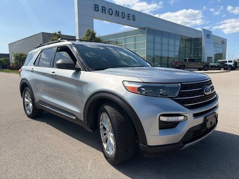 Used 2020 Ford Explorer XLT w/ Equipment Group 202A AWD/4WD image 1