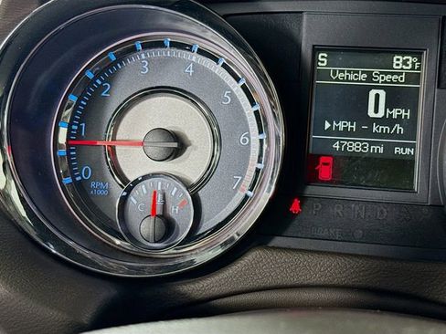 Used 2013 Chrysler Town & Country Limited w/ Luxury Group FWD image 13