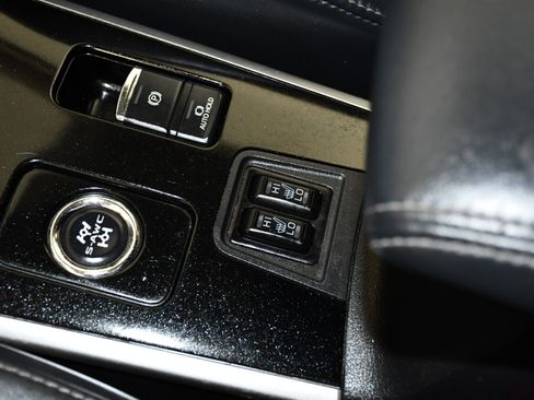 Used 2020 Mitsubishi Outlander SEL AWD/4WD image 32