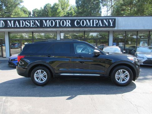 Used 2021 Ford Explorer XLT RWD image 4