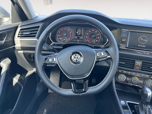 Used 2021 Volkswagen Jetta SE FWD image 13